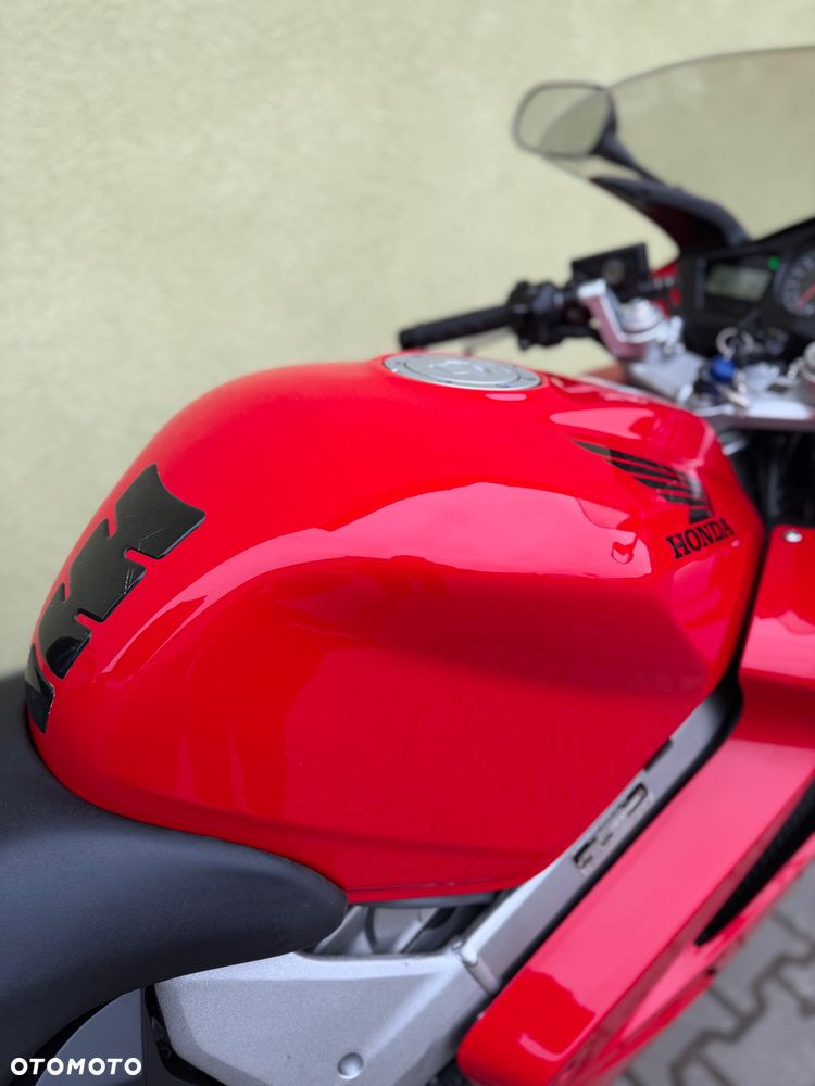 Honda VFR - 16