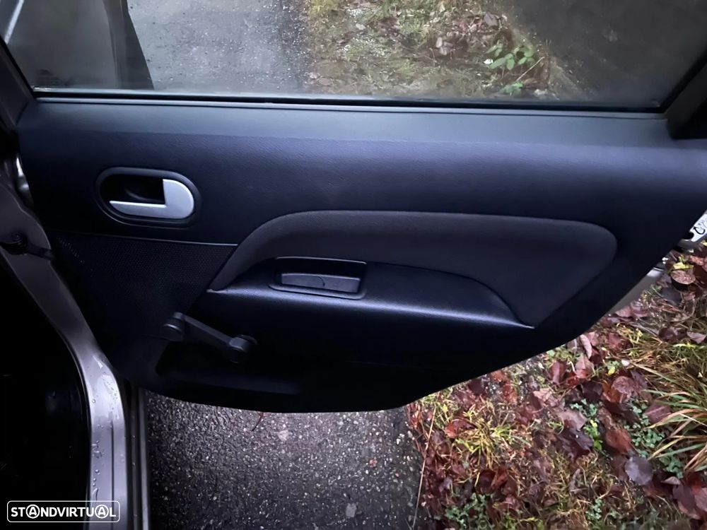 Ford Fiesta 1.4 Ghia - 2