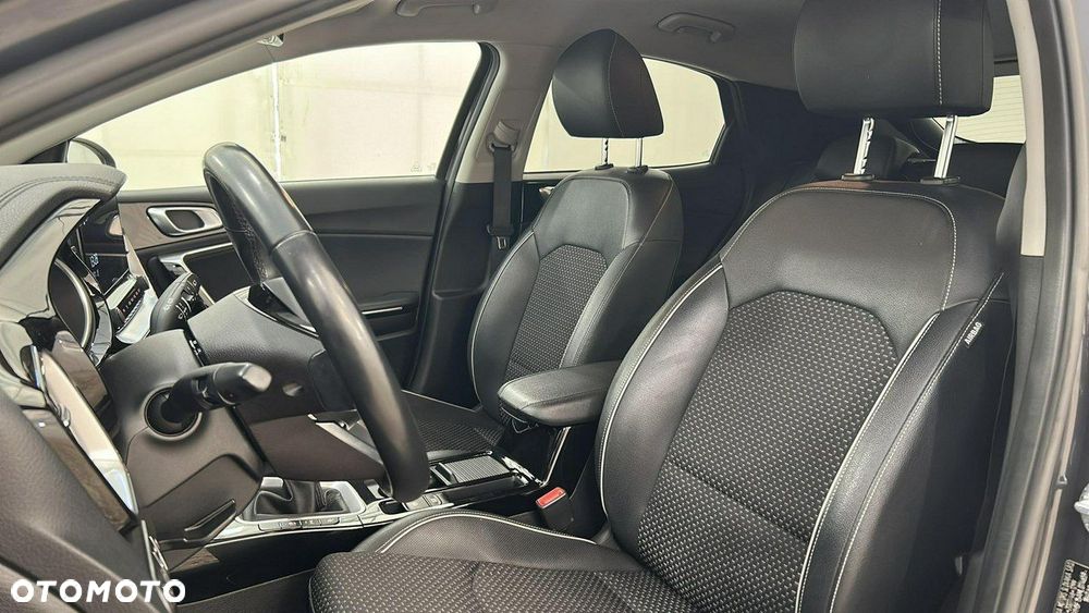 Kia XCeed - 16
