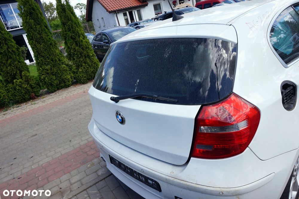 KLAPA BAGAŻNIKA TYLNA 1 E81 LIFT 3D HB 300  BIAŁY ALPINWEISS BMW 2007-2011 - 3