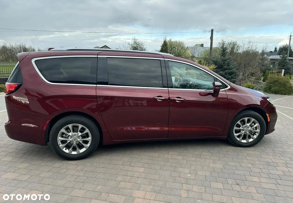 Chrysler Pacifica - 9