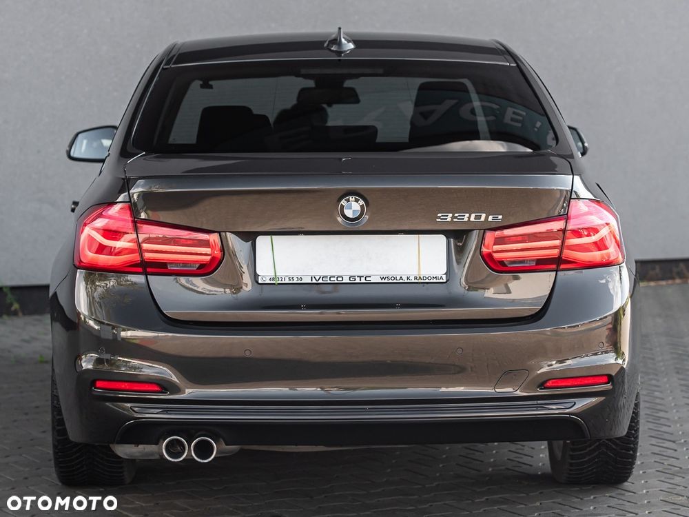 BMW Seria 3 330e iPerformance M Sport - 9
