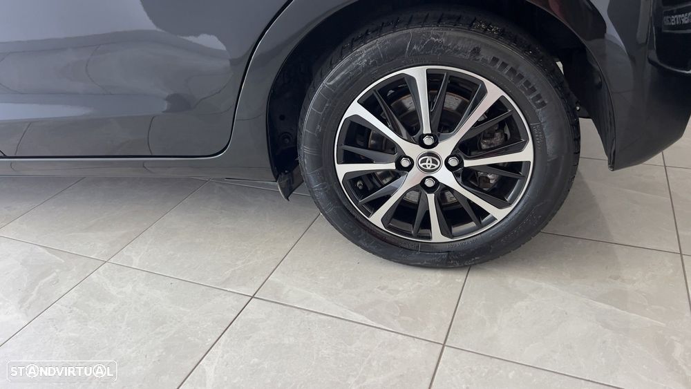 Toyota Yaris 1.5 HSD Comfort+P.Style - 28