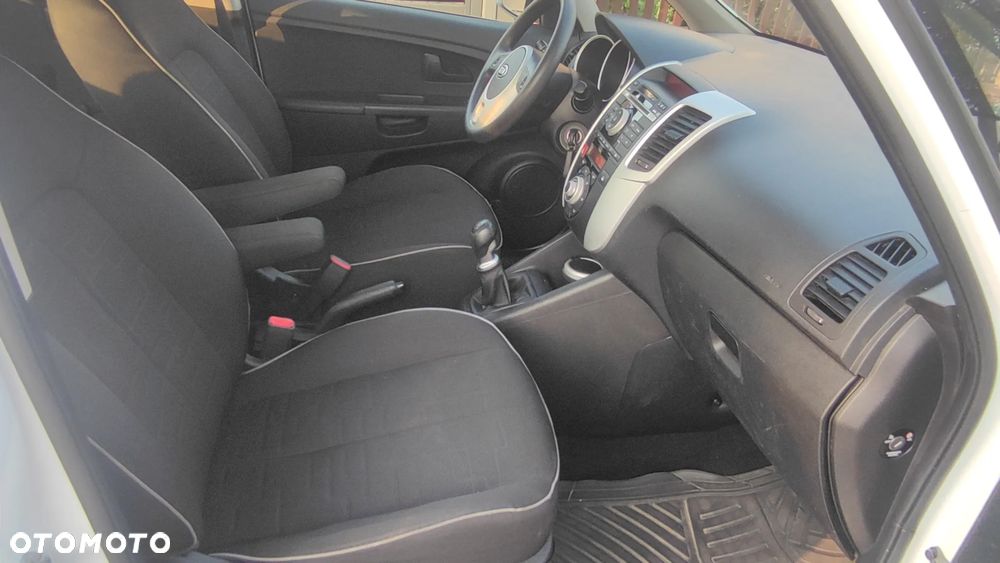 Kia Venga - 16