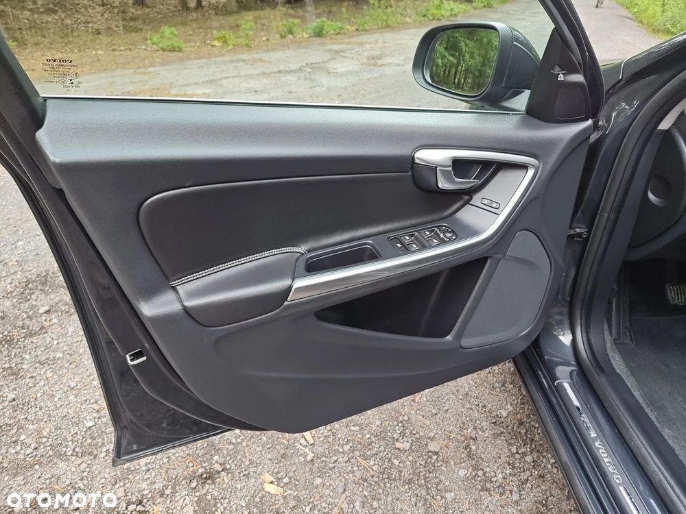 Volvo V60 D4 Momentum - 16
