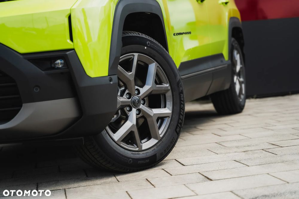 Jeep Compass 73.7kWh Standard Range First Edition FWD - 8