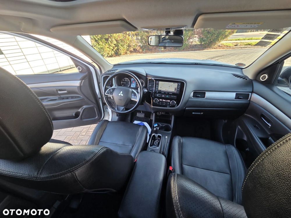 Mitsubishi Outlander 2.2 DI-D 4WD Automatik Diamant Edition - 37