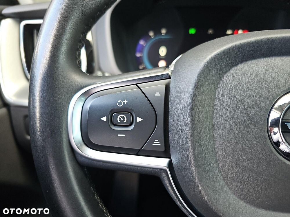 Volvo XC 60 B4 B R-Design - 18