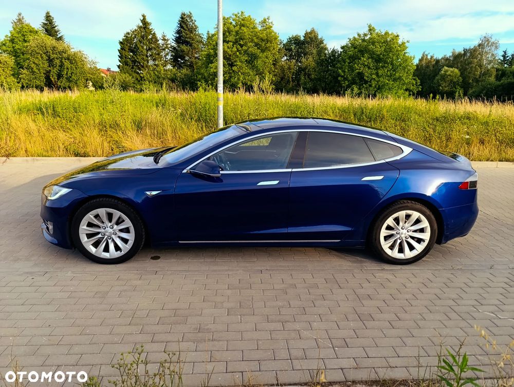 Tesla Model S - 10
