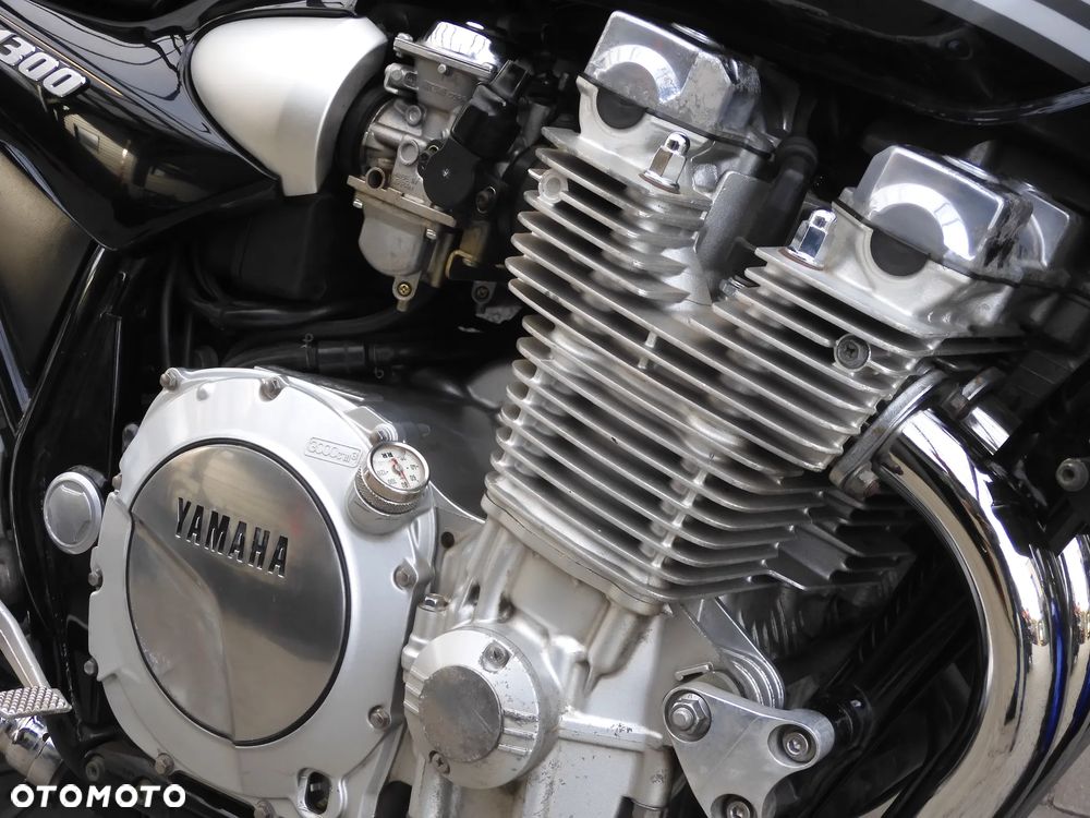 Yamaha XJR - 4