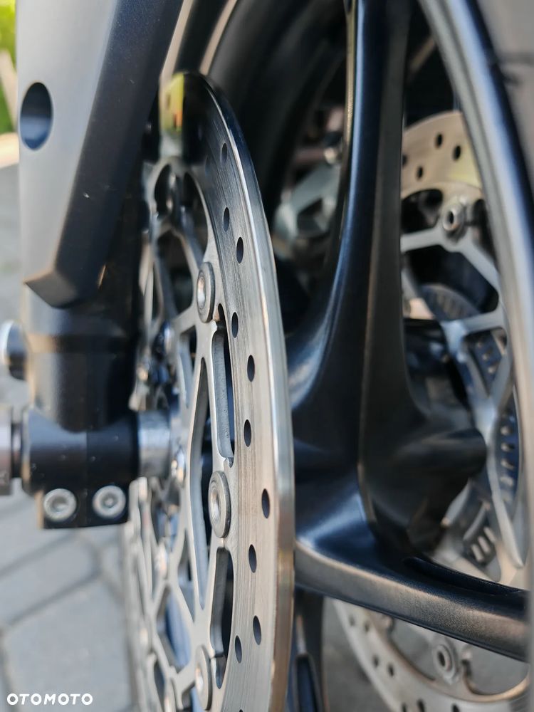 Triumph Street Triple - 23