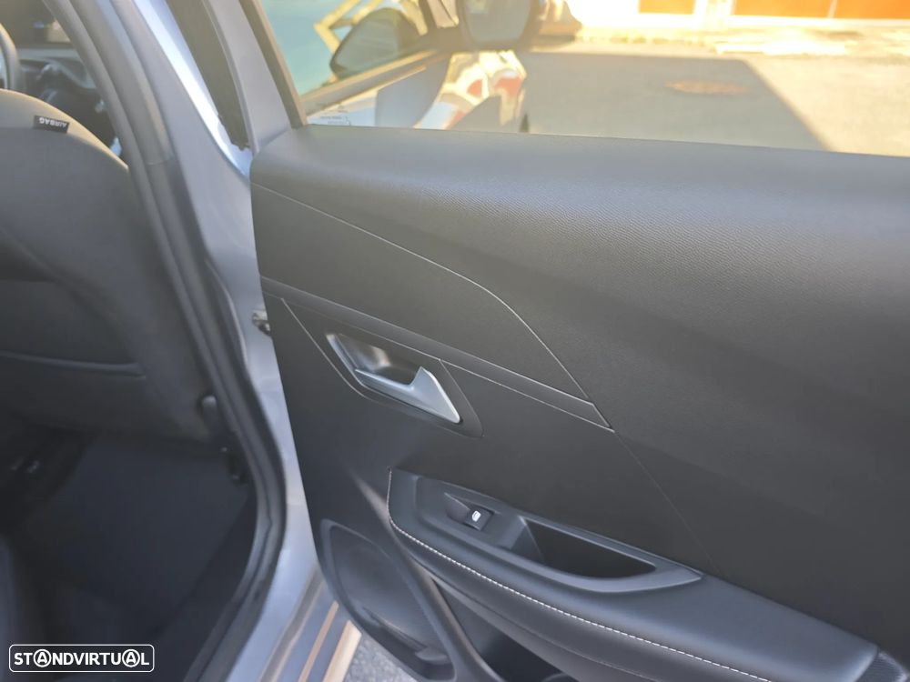 Peugeot e-208 Allure - 44