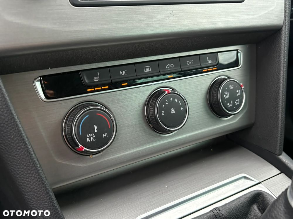 Volkswagen Passat Variant 1.6 TDI SCR BlueMotion Trendline - 27