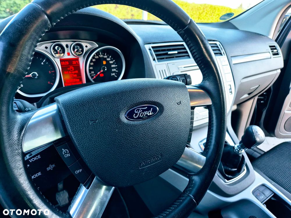Ford Kuga 2.0 TDCi 4x4 Titanium - 14