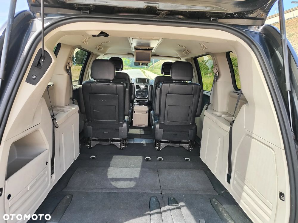 Chrysler Town & Country 3.6 Limited - 16