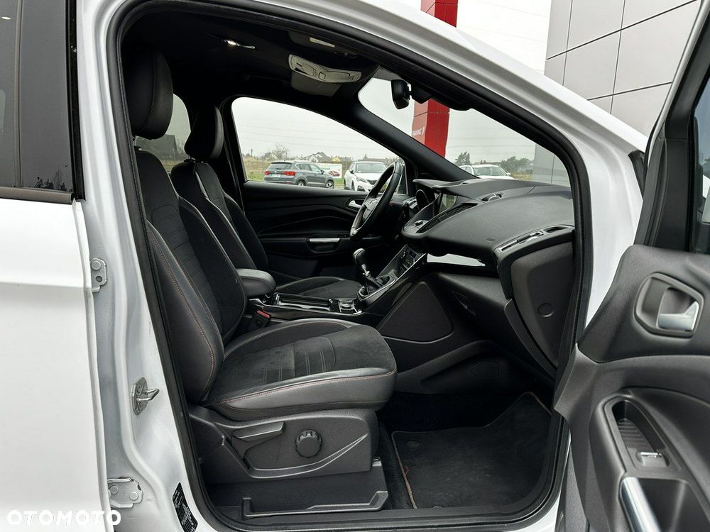 Ford Kuga 1.5 EcoBoost 2x4 ST-Line - 16