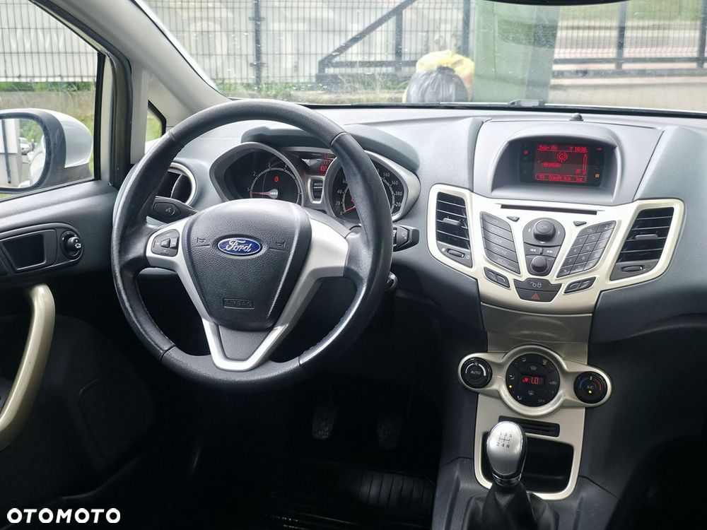Ford Fiesta - 12