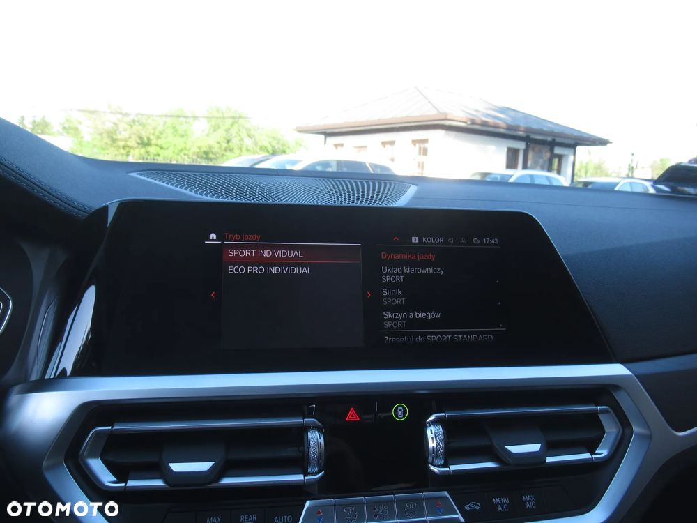 BMW Seria 3 320i Luxury Line - 26