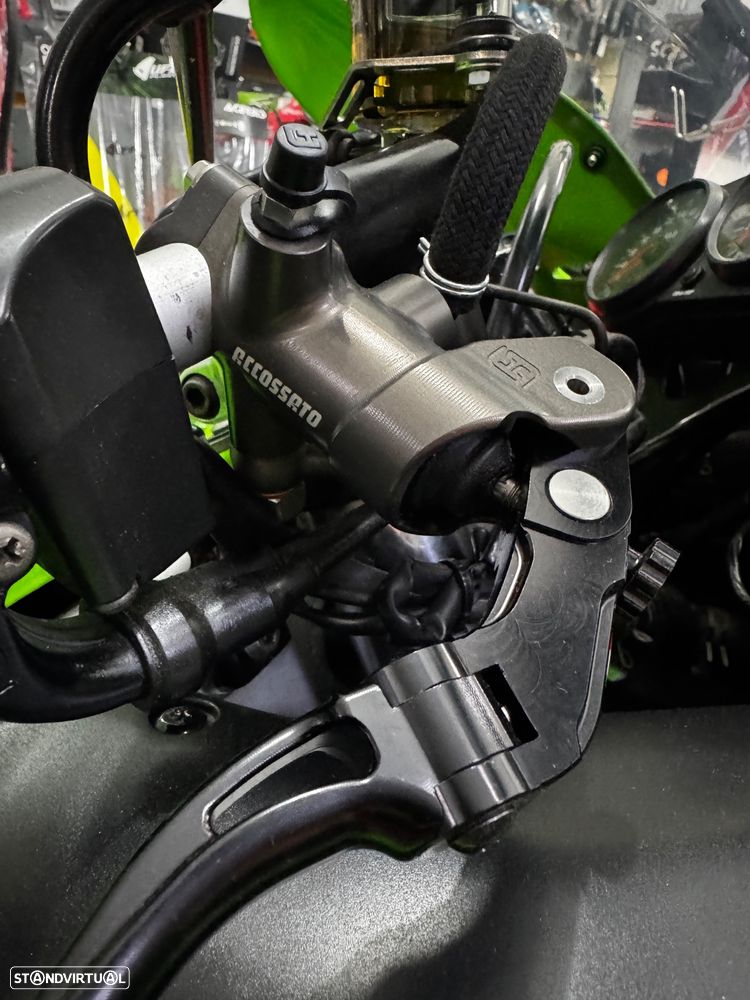Kawasaki ZXR ZX-6R - 8