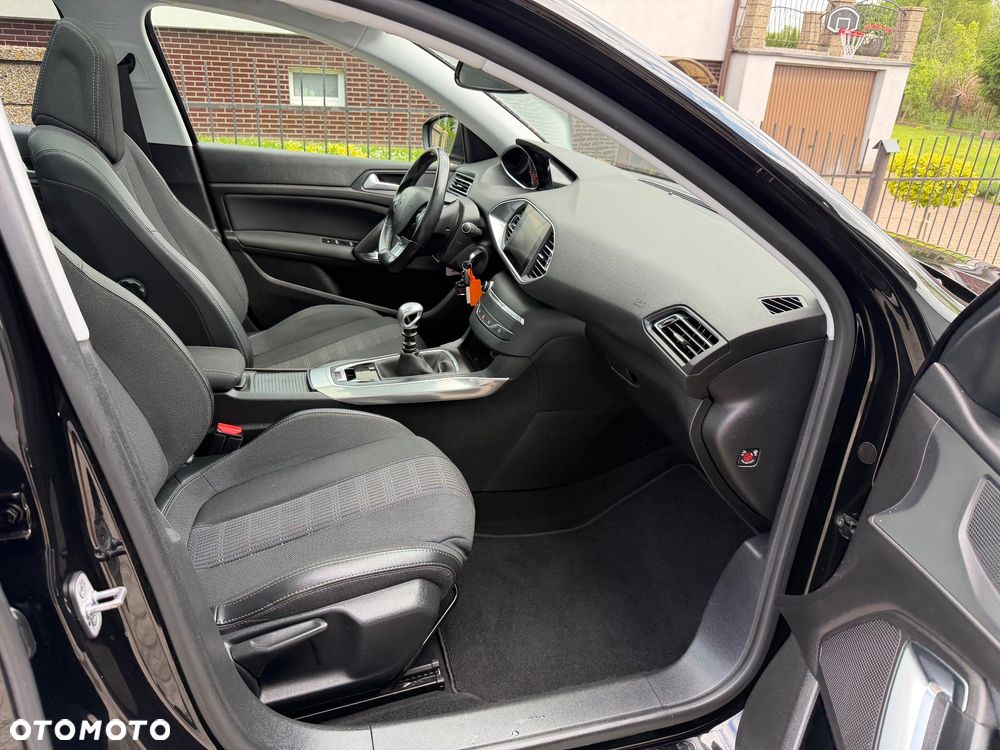 Peugeot 308 1.2 PureTech GPF Allure S&S - 15