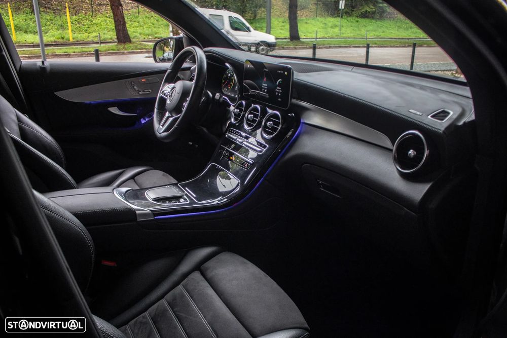 Mercedes-Benz GLC 300 e 4Matic 9G-TRONIC AMG Line - 26