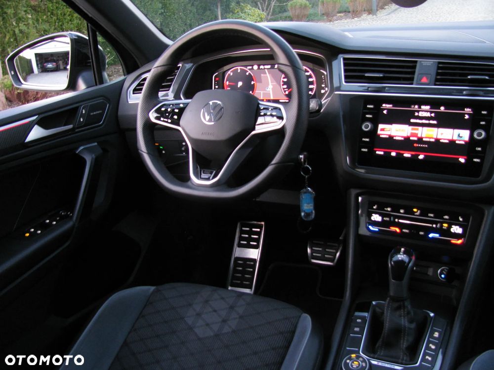 Volkswagen Tiguan 2.0 TDI SCR 4MotION DSG R-Line - 26