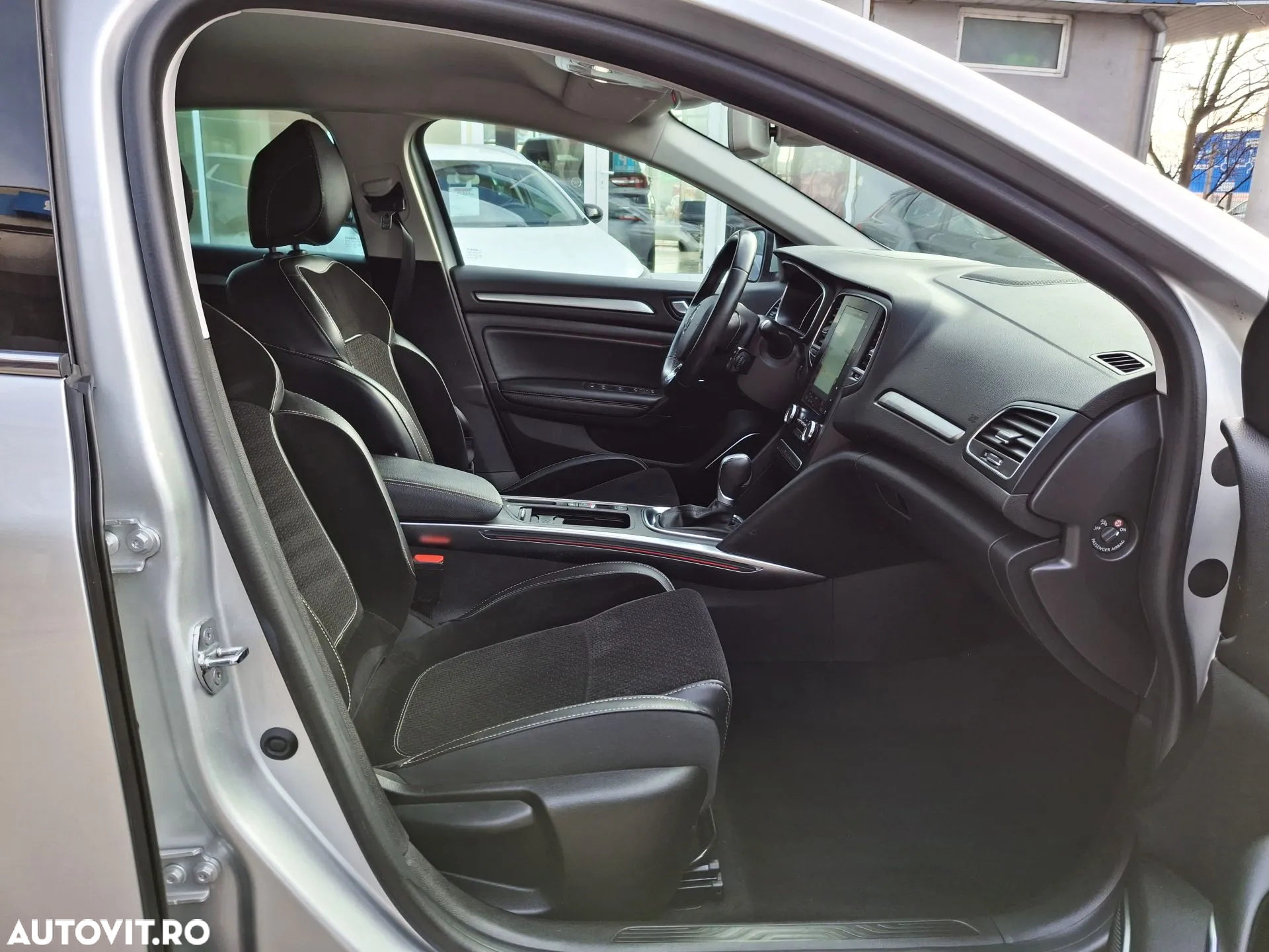 Renault Megane TCe 140 GPF EDC INTENS - 16