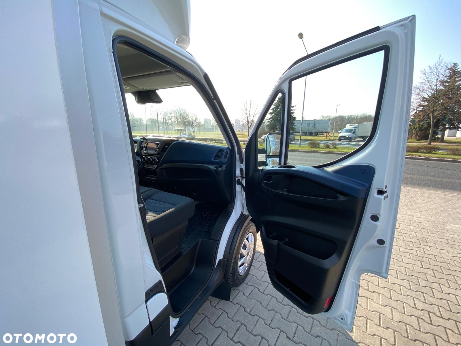 Iveco DAILY 35-160 HI-MATIC KONTENER WINDA WYSOKOŚĆ KONTENERA 2,5 M - 31
