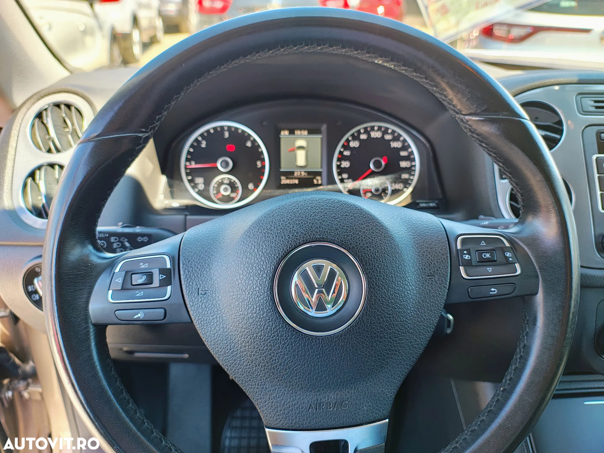 Volkswagen Tiguan 2.0 TDI DPF BlueMotion Technology Lounge Sport & Style - 10
