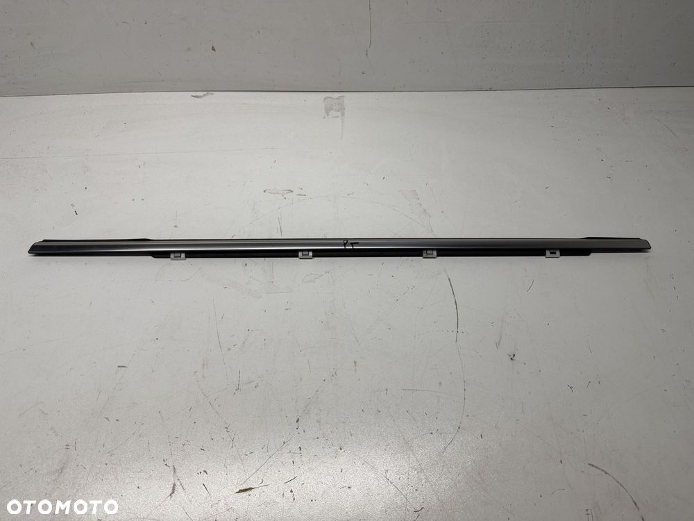 HYUNDAI I30 III HB LISTWA ZGARNIAJĄCA DRZWI PARAPET CHROM PRAWA TYŁ TYLNA - 1