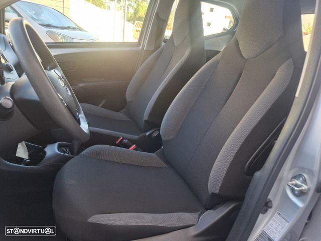 Toyota Aygo 1.0 X-Play - 24