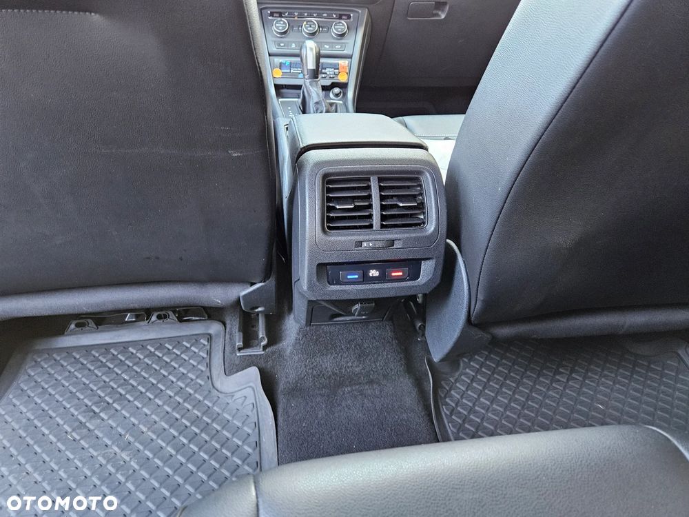 Volkswagen Touran 2.0 TDI SCR DSG Comfortline - 17