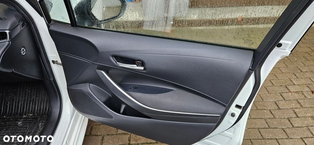 Toyota Corolla 1.8 Hybrid Comfort - 23