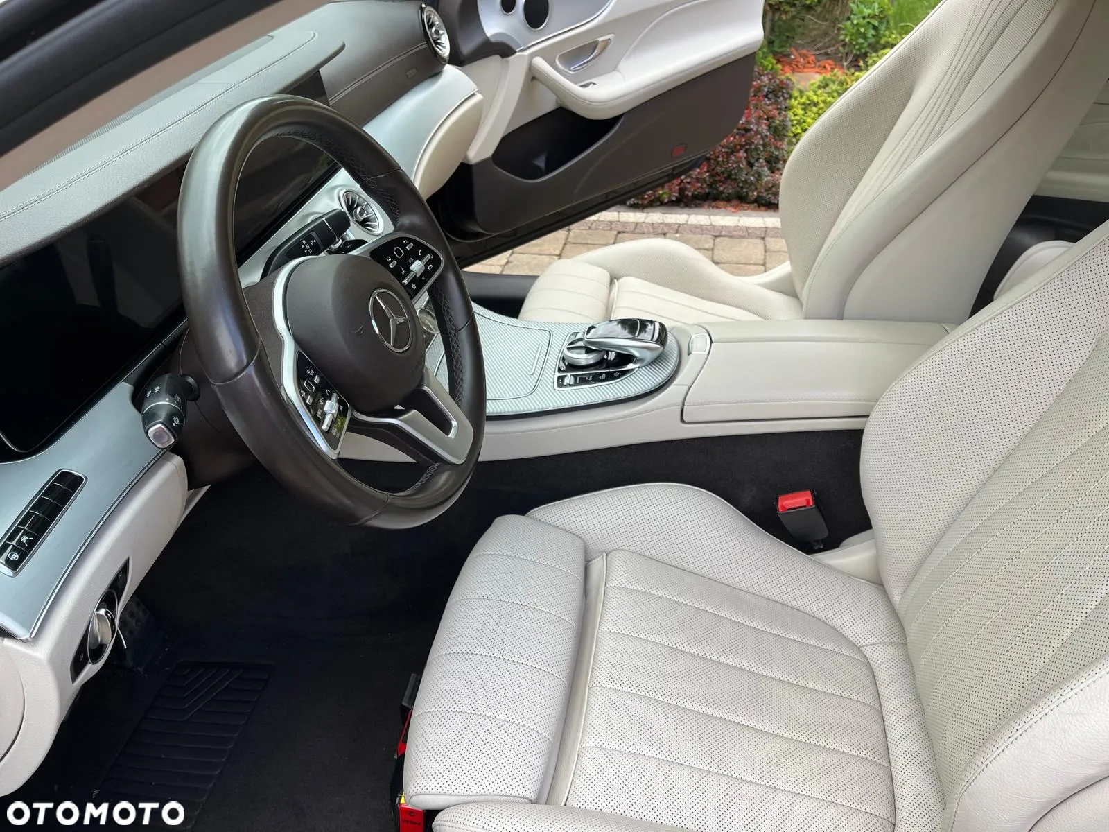 Mercedes-Benz Klasa E 220 d Coupe 4-Matic 9G-TRONIC - 21