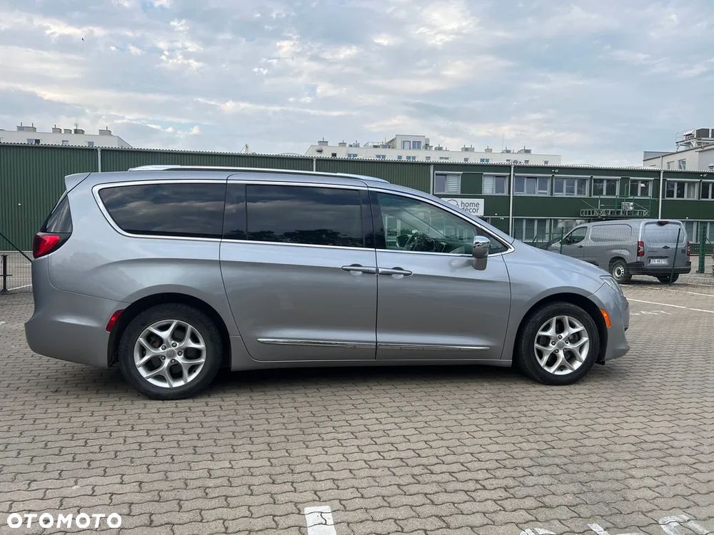 Chrysler Pacifica - 9