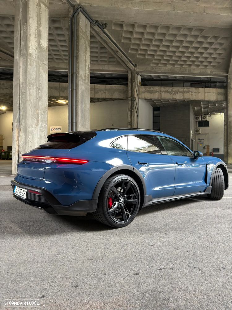 Porsche Taycan Cross Turismo 4S - 16