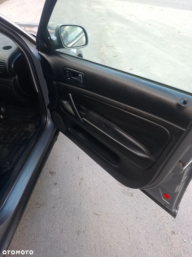 Volkswagen Passat 1.9 TDI Highline - 14