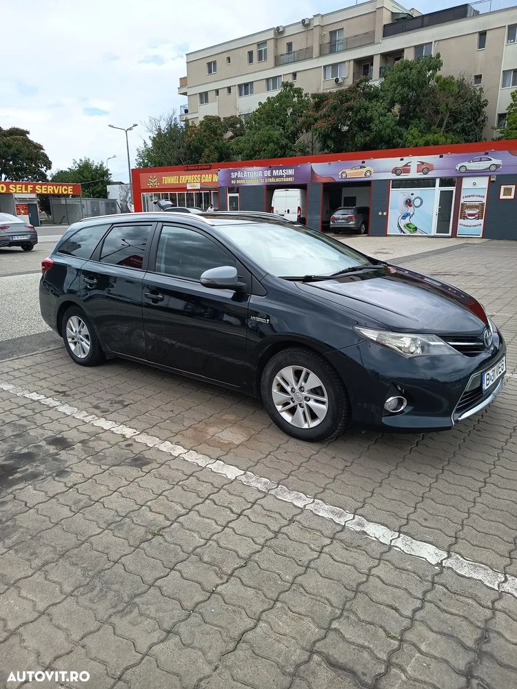 Toyota Auris 1.8 L VVT-i Luna - 2