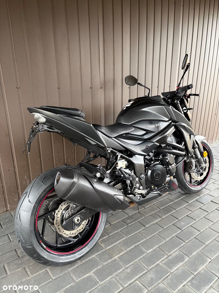 Suzuki GSX - 37