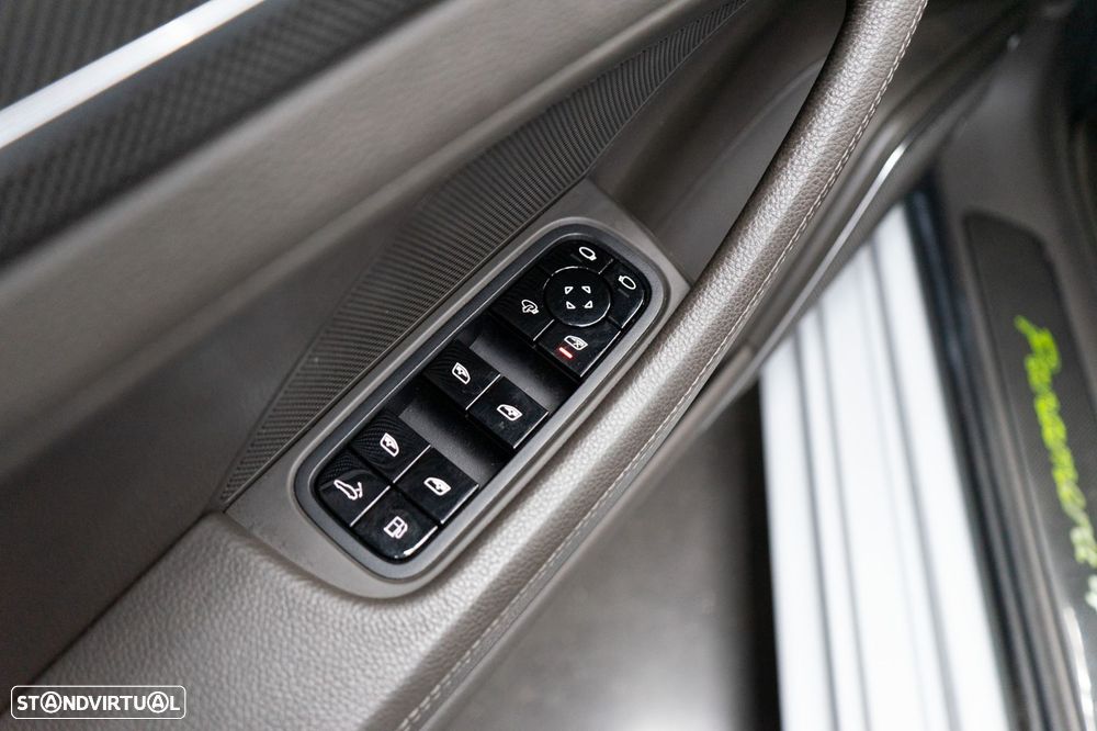 Porsche Panamera Sport Turismo 4 E-Hybrid - 24