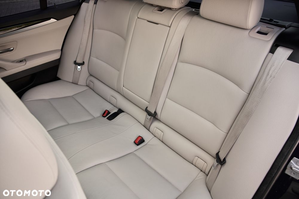 BMW Seria 5 530d xDrive - 25