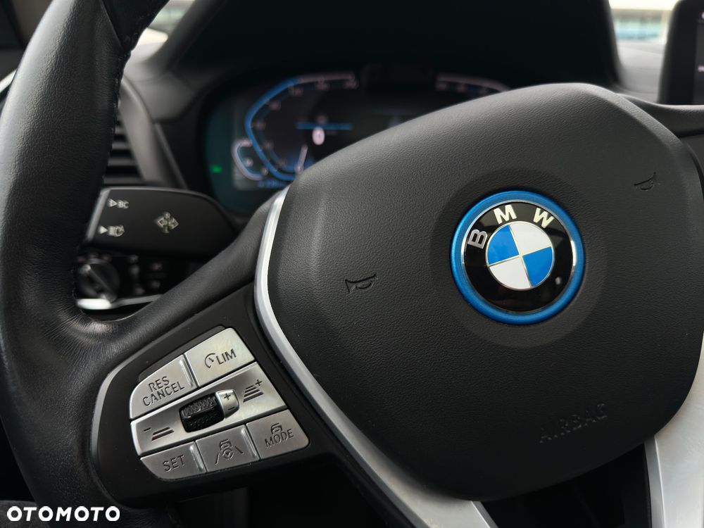 BMW iX3 - 26