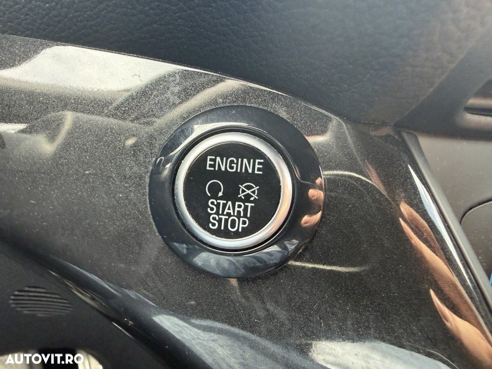 Ford Kuga 2.0 TDCi 4WD Powershift ST-Line - 33