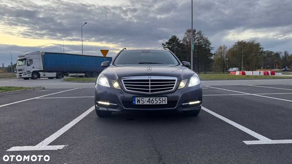 Mercedes-Benz E-Class 2011 photo 2