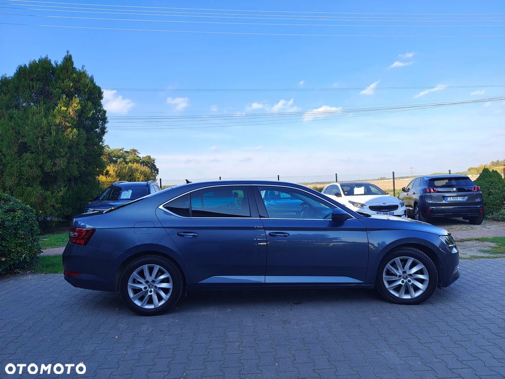 Skoda Superb 2.0 TDI Style DSG - 23