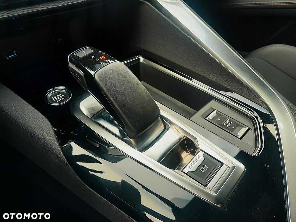 Peugeot 3008 1.6 PureTech HYbrid GT S&S EAT8 - 29