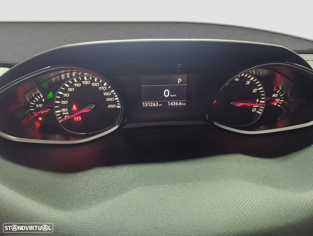 Peugeot 308 - 8