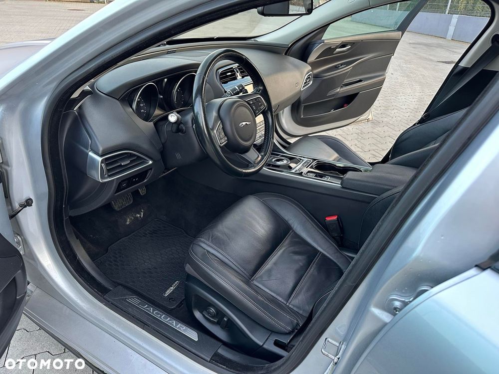 Jaguar XE - 17