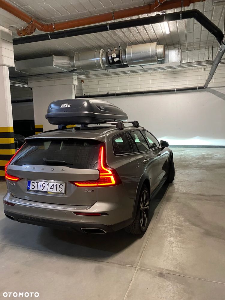 Volvo V60 2021 photo 2