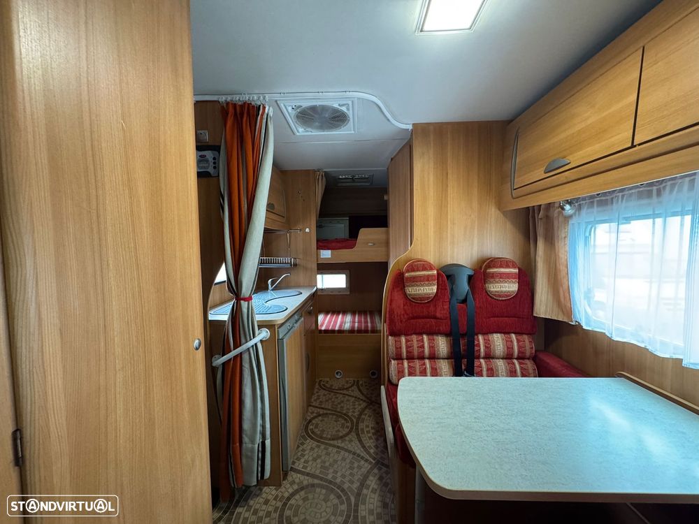 Ford Trigano Genesis 33 M08 - 20